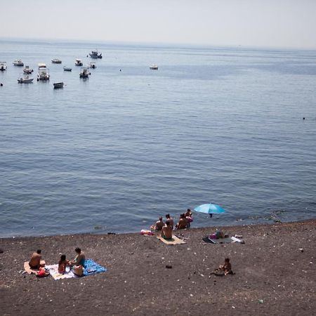 Un Tuffo Nella Baia Di Capomulini Bed & Breakfast อาชิเรอาเล ภายนอก รูปภาพ