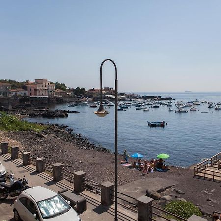 Un Tuffo Nella Baia Di Capomulini Bed & Breakfast อาชิเรอาเล ภายนอก รูปภาพ
