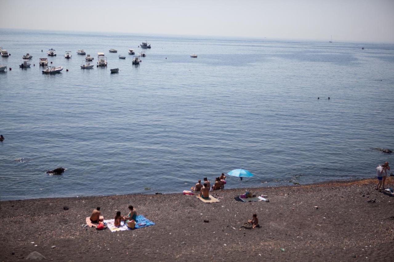 Un Tuffo Nella Baia Di Capomulini Bed & Breakfast อาชิเรอาเล ภายนอก รูปภาพ