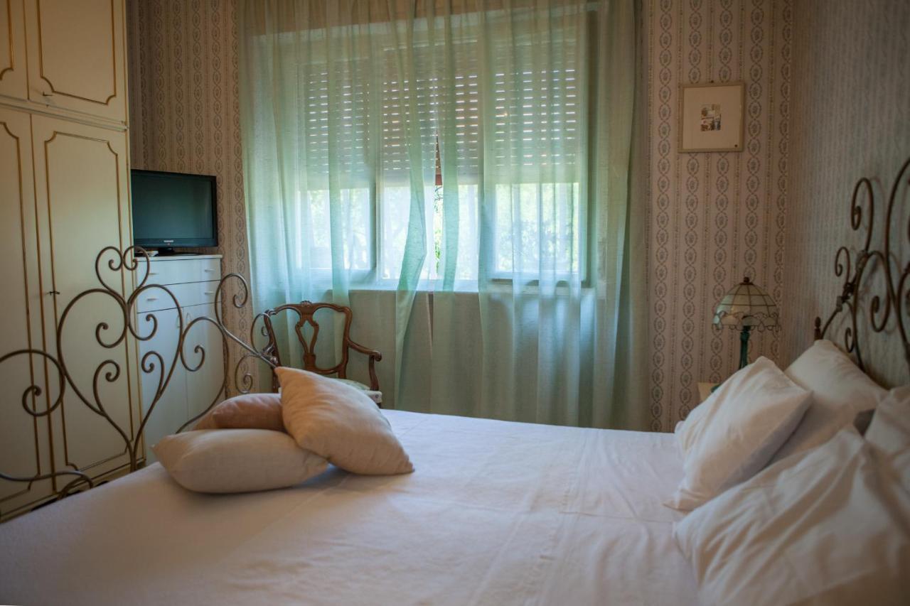 Un Tuffo Nella Baia Di Capomulini Bed & Breakfast อาชิเรอาเล ภายนอก รูปภาพ