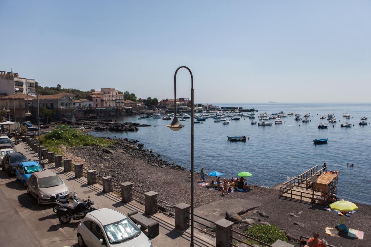 Un Tuffo Nella Baia Di Capomulini Bed & Breakfast อาชิเรอาเล ภายนอก รูปภาพ