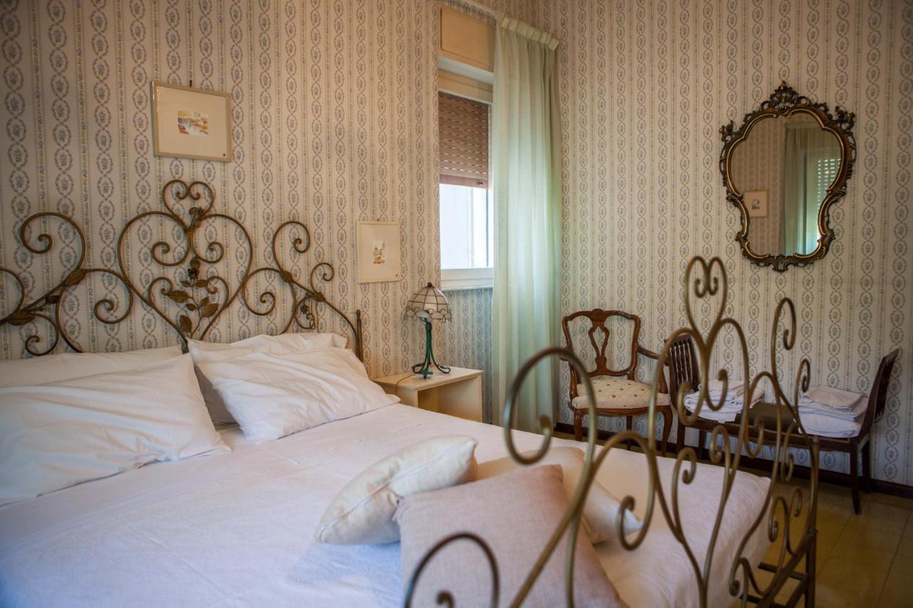 Un Tuffo Nella Baia Di Capomulini Bed & Breakfast อาชิเรอาเล ภายนอก รูปภาพ