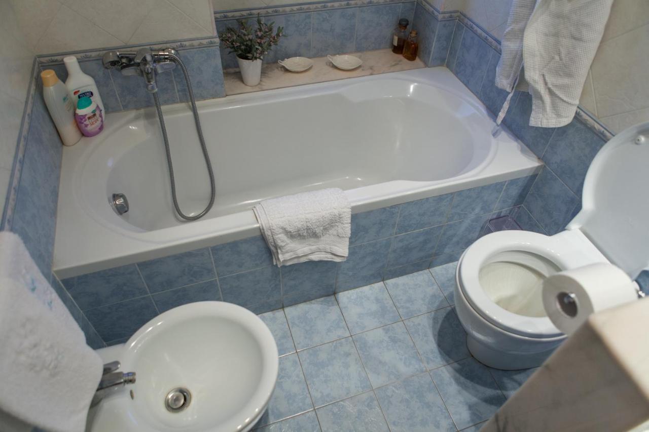 Un Tuffo Nella Baia Di Capomulini Bed & Breakfast อาชิเรอาเล ภายนอก รูปภาพ