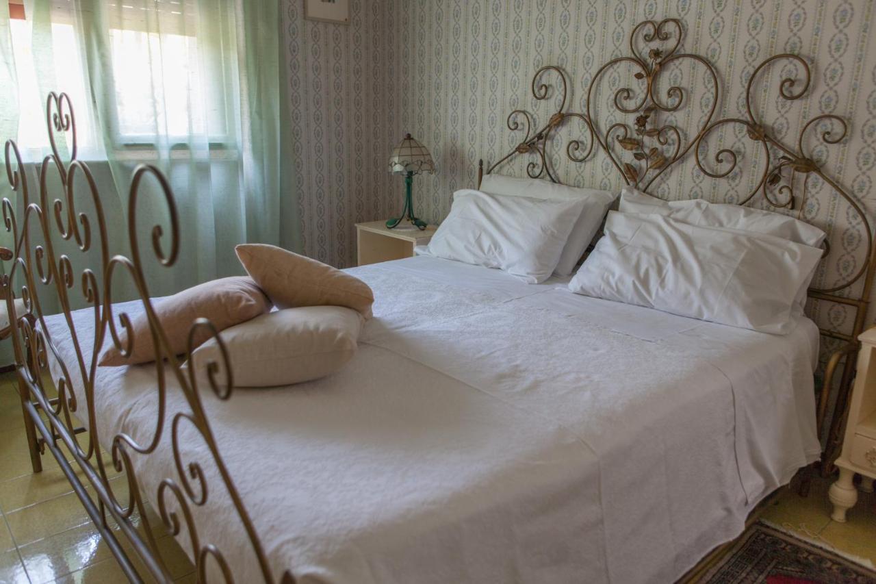 Un Tuffo Nella Baia Di Capomulini Bed & Breakfast อาชิเรอาเล ภายนอก รูปภาพ